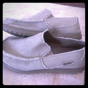 EUC Crocs that look like Toms